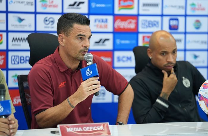 Pelatih Persija Jakarta, Carlos Pena, dan Gustavo Almeida