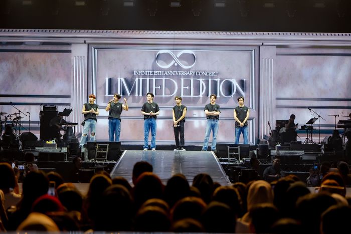 Keseruan momen chit-chat di sela-sela perform lagu konser INFINITE di Jakarta.