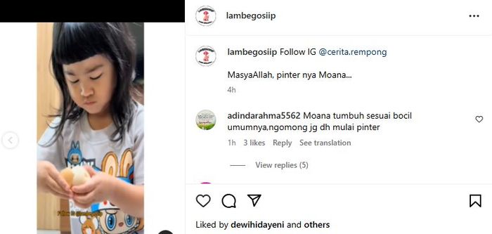 Moana terlihat terampil saat mengupas telur.