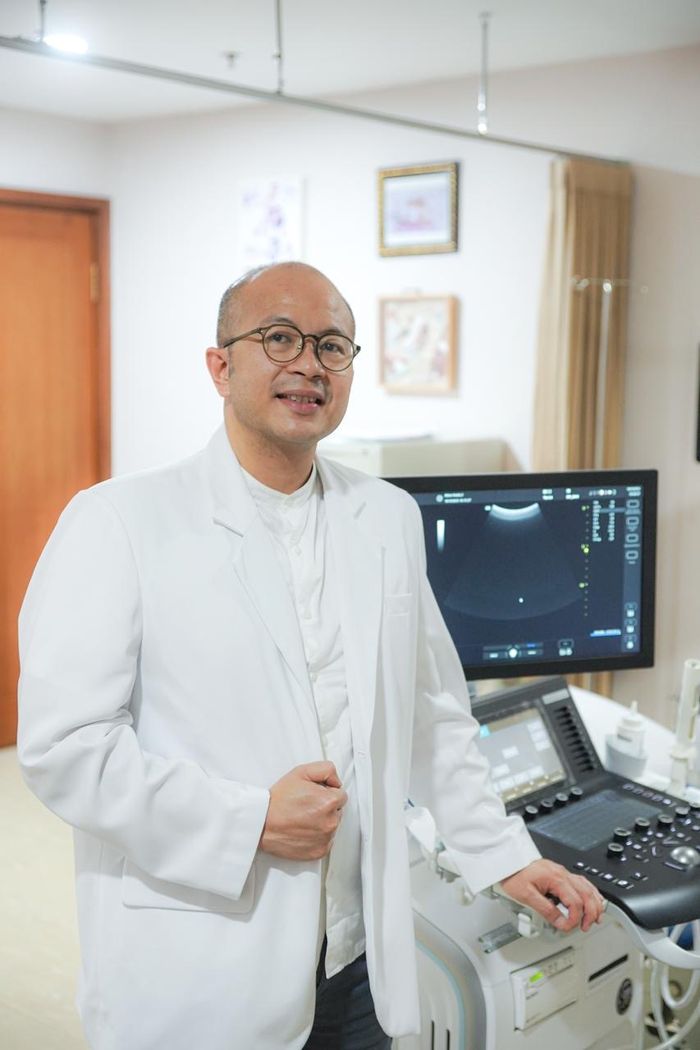 Dr. Malvin Emeraldi.