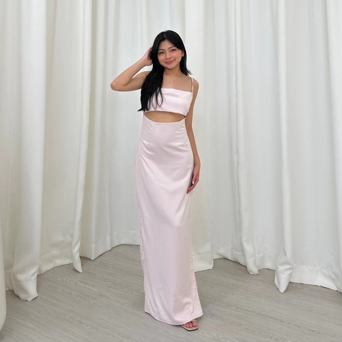 Pilihan dress pink untuk Valentine dengan harga terjangkau.