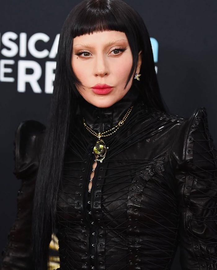 Gaya rambut Lady Gaga di Grammy Awards ke-67.