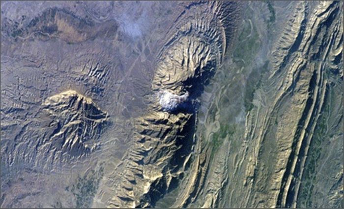 Kubah garam pegunungan Zagros.