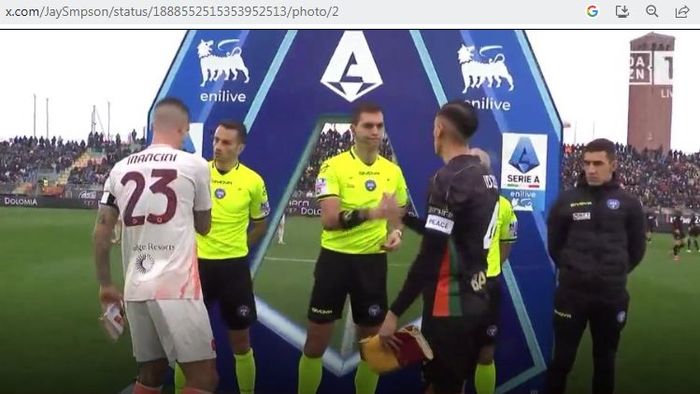 Jay Idzes menjadi kapten Venezia saat menghadapi AS Roma.