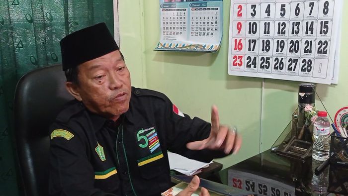 Kepala KUA Kebayoran Lama, Ahmad Chalabi saat ditemui di KUA Kebayoran Lama, Jakarta Selatan, Selasa (11/2/2025)