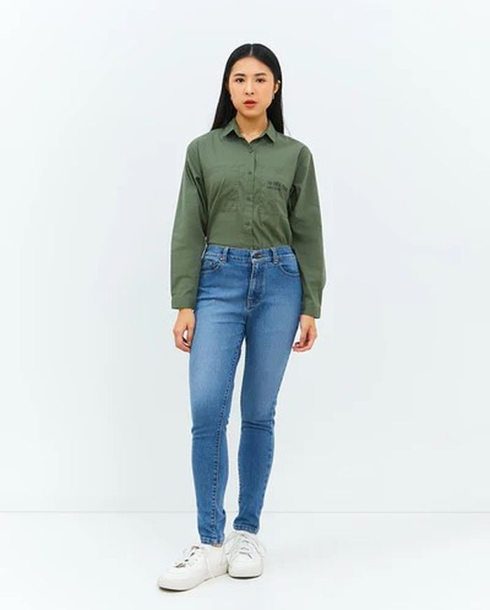 Berbagai jenis celana denim: Skinny Jeans.