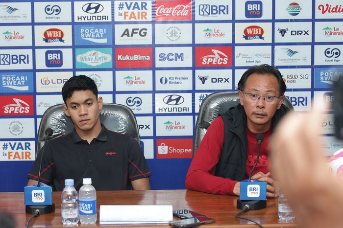 Ekspresi pelatih Persis Solo, Ong Kim Swee setelah laga kontra Persik Kediri di Stadion Brawijaya, Kediri, Jumat (14/2/2025).