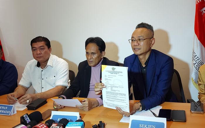 Pengurus DPN Peradi Bersatu di kawasan PIK 2, Tangerang, Jumat (14/2/2025).