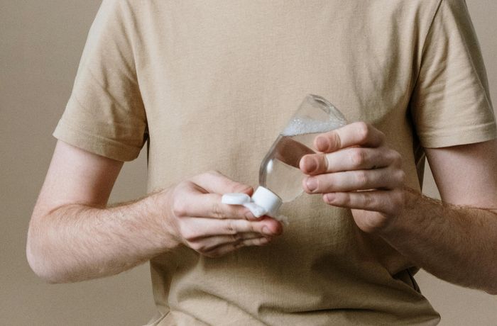 Jenis makeup remover: micellar water.