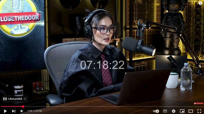 Agnez Mo saat menjadi bintang tamu di channel YouTube Deddy Corbuzier.