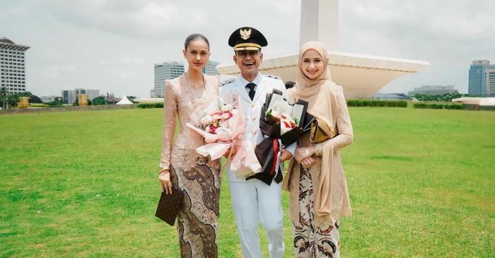 Ramzi bersama anak dan istrinya.