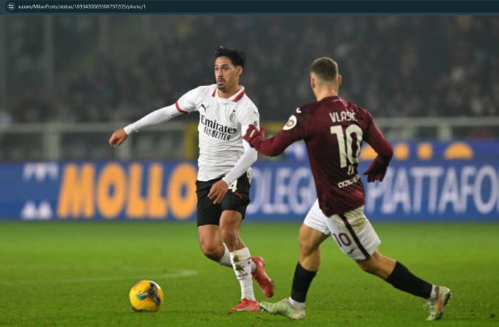Momen gelandang AC Milan asal Belanda, Tijjani Reijnders, dalam pertandingan kontra Torino, Sabtu (22/2/2025) atau Minggu dini hari WIB.