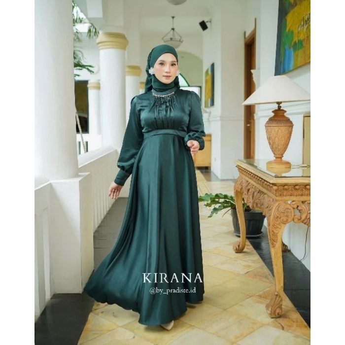 Prediksi tren warna baju Lebaran 2025: Emerald.