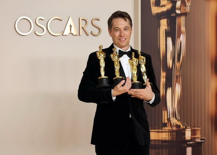 Sean Baker memegang empat piala Oscar untuk film Anora.