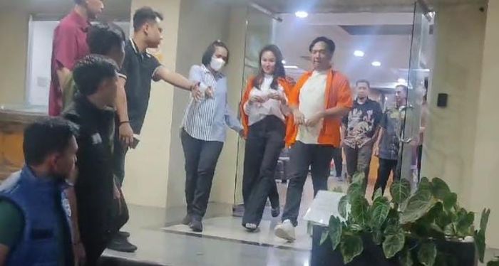 Nikita Mirzani dan asistennya, Mail, resmi ditahan di Mapolda Metro Jaya, Selasa (4/3/2025).