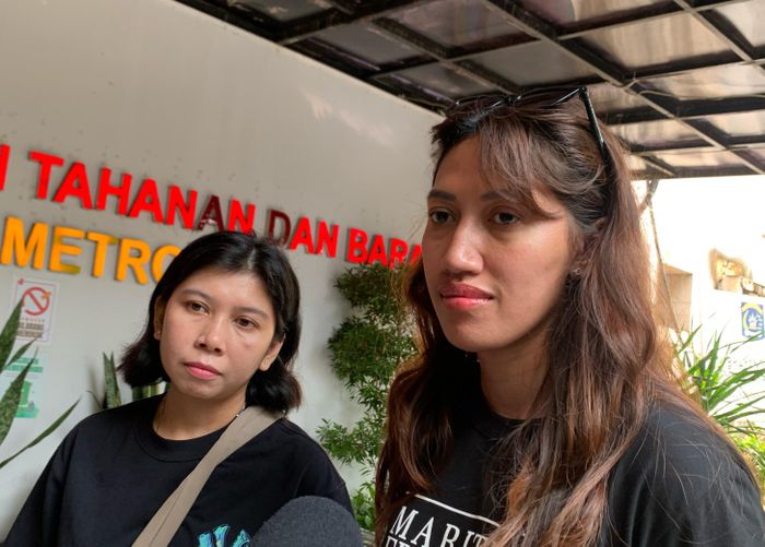 Sahabat Mail, Maria dan Hayu di Polda Metro Jaya, Kamis (6/3/2025).