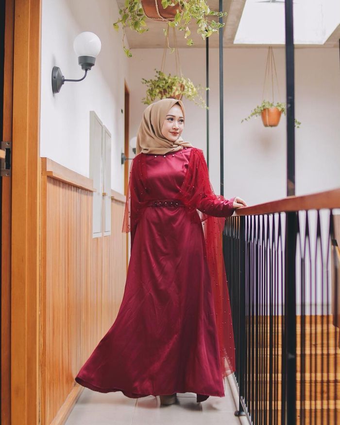 Gamis satin merah