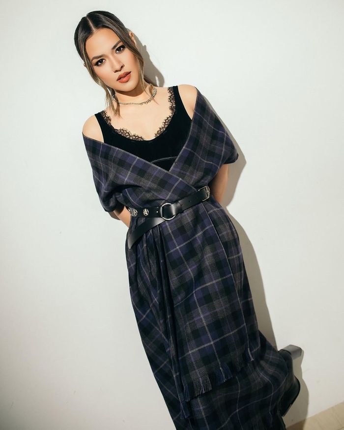 Raisa kenakan dress Dior seharga ratusan juta.