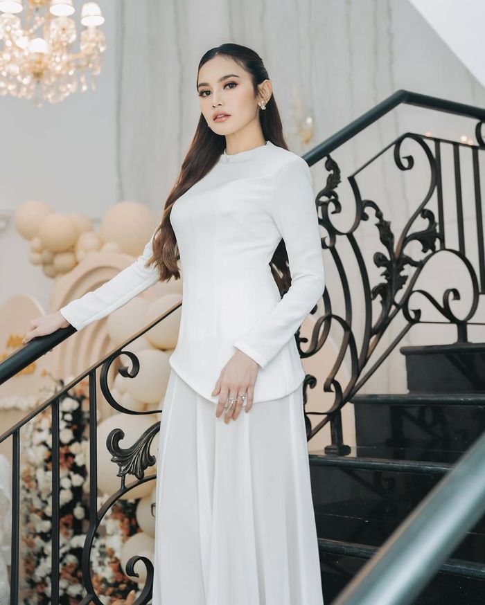 Potret penampilan Mahalini di acara Tasyakuran Aqiqah baby Selina.