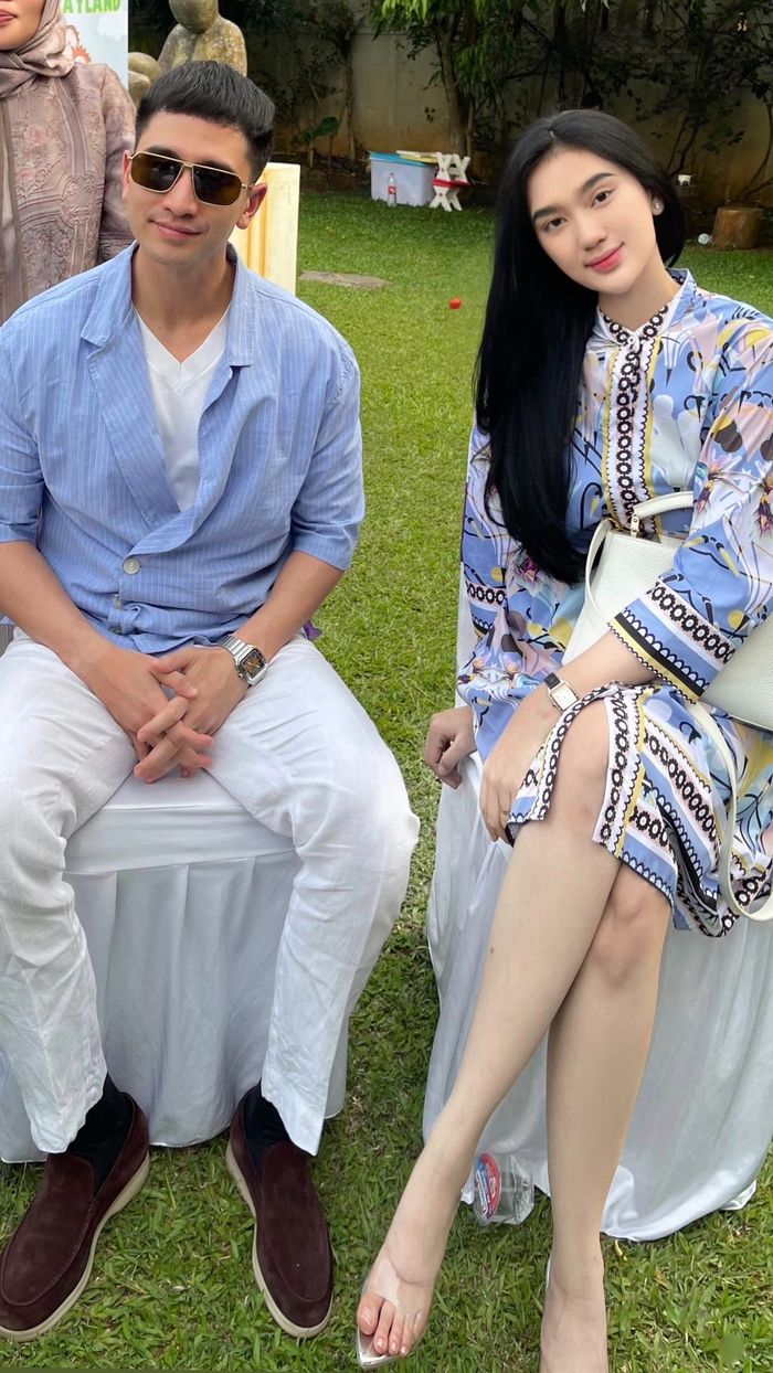 Alorissa saat berfoto bersama Verrell Bramasta.