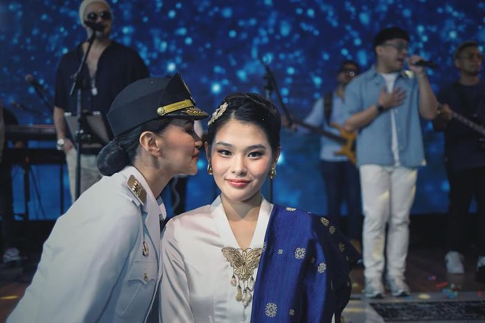 Edelyn Laos bersama sang ibu, Sherly Laos.