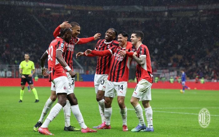 AC Milan berhasil meraih kemenangan comeback 2-1 atas Como 1907 dalam lanjutan Liga Italia 2024-2025.
