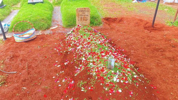 Pemakaman Mat Solar di TPU H Daiman, Ciputat, Tangerang Selatan, Selasa (18/3/2025).