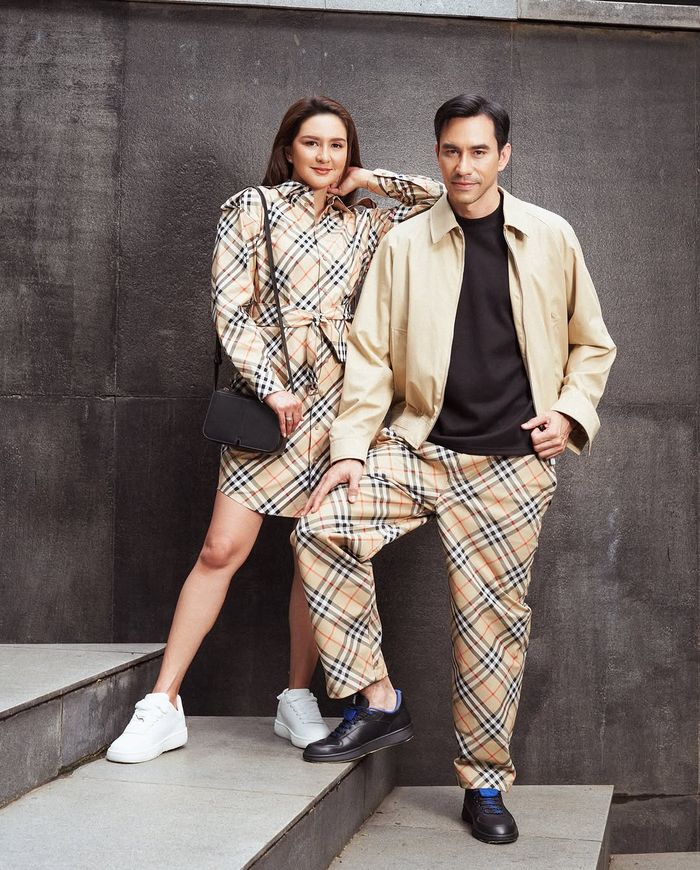 Pemotretan Darius Sinathrya dan Donna Agnesia.