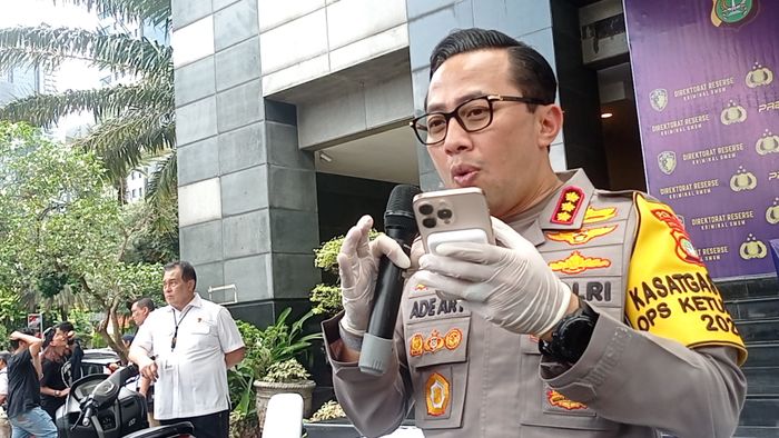Kabid Humas Polda Metro Jaya, Kombes Pol Ade Ary, saat dijumpai Senin (24/3/2025).