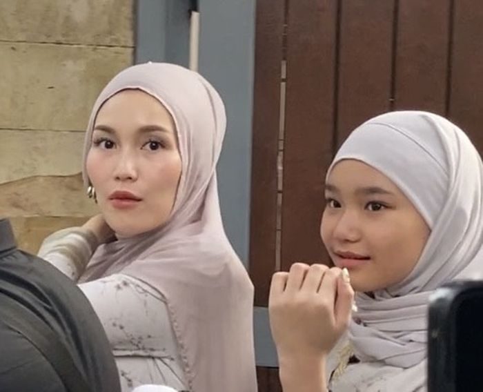 Ayu Ting Ting dan Bilqis di kawasan Depok, Jawa Barat pada Senin (31/3/2025).