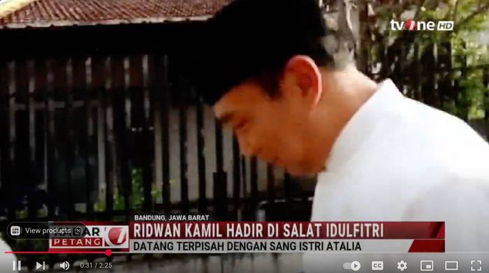 Ridwan Kamil dan Atalia Praratya menuju ke lokasi salat Idulfitri yang sama, namun berangkat secara terpisah. Gestur Ridwan Kamil yang selalu menunduk sepanjang jalan, juga dikomentari netizen.