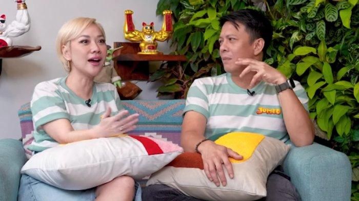 ISU PACARAN - Musisi Ariel NOAH bersama penyanyi Bunga Citra Lestari saat hadir di podcast Denny Sumargo. Ariel blak-blakan jawab isu pernah pacari BCL, Selasa (8/4/2025).