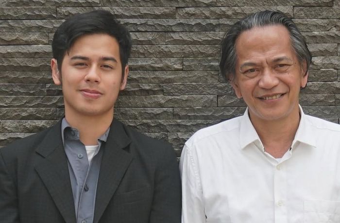 Surya Sahetapy sangat membanggakan ayahnya.