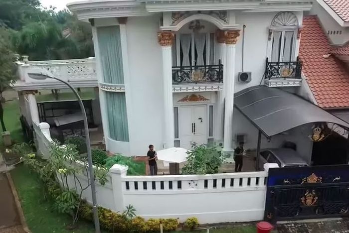 Rumah mewah Lucky Hakim