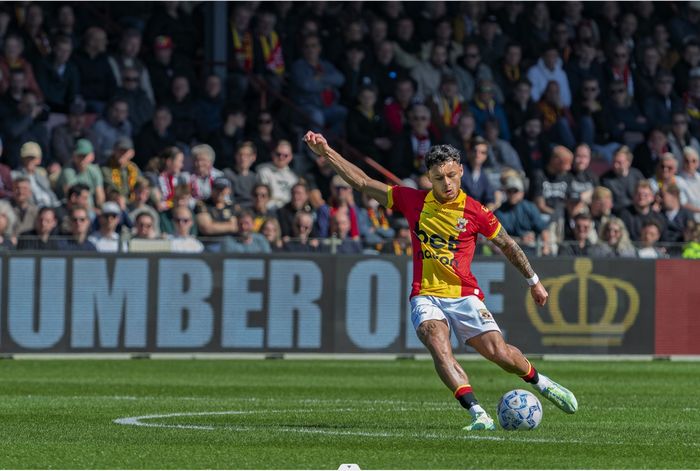 Bek Go Ahead Eagles, Dean James.
