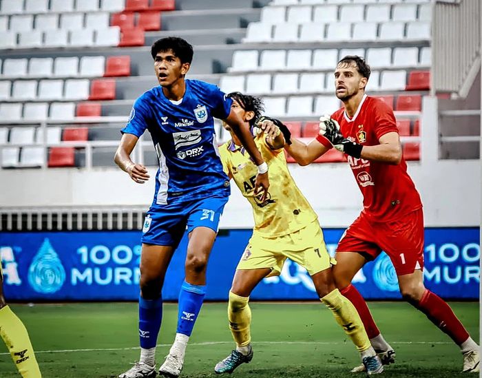 Suasana pertandingan antara PSIS Semarang vs Persik Kediri pada laga pekan ke-28 Liga 1 2024-2025 di Stadion Jatidiri, Semarang, Jumat (11/4/2025).