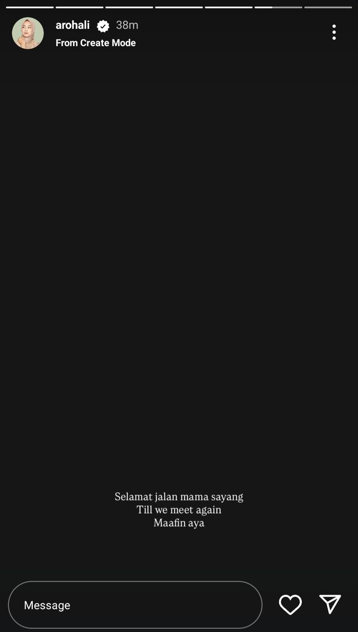 Unggahan Alya Rohali atas meninggalnya sang ibunda.