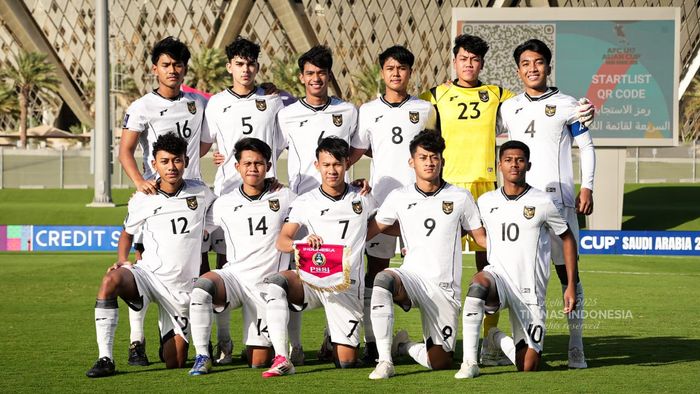 Para pemain Timnas U-17 Indonesia saat melawan Korea Utara pada perempat final Piala Asia U-17 2025 di King Abdullah Sports City Hall Stadium, Taif, Senin (14/4/2025).