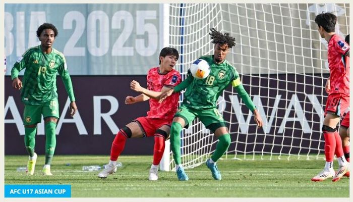 Suasana pertandingan antara Arab Saudi Vs Korea Selatan di semifinal Piala Asia U-17 2025 di Okaz Stadium, Taif, Arab Saudi pada Kamis (17/4/2025).