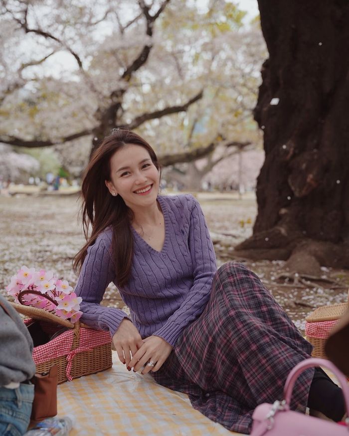 Potret cantik Ayu Ting Ting saat liburan di Jepang