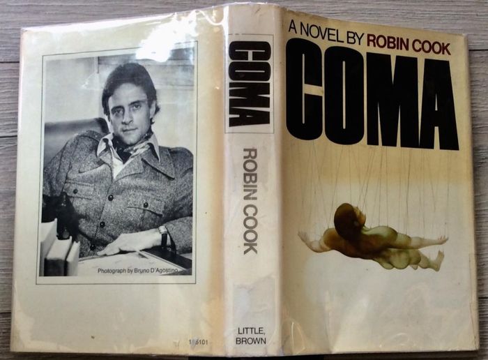 Novel berjudul 'Coma' karya Robin Cook yang terbit pertama kali pada 1977.