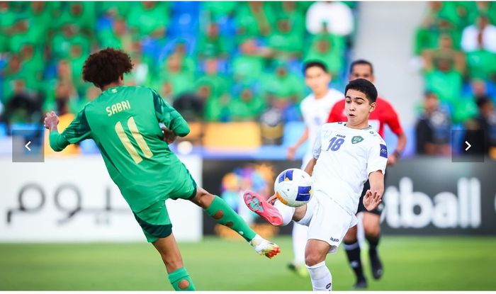 Suasana pertandingan antara Uzbekistan vs Arab Saudi pada laga final Piala Asia U-17 2025 di King Fahd Sports City, Arab Saudi, Minggu (20/4/2025).