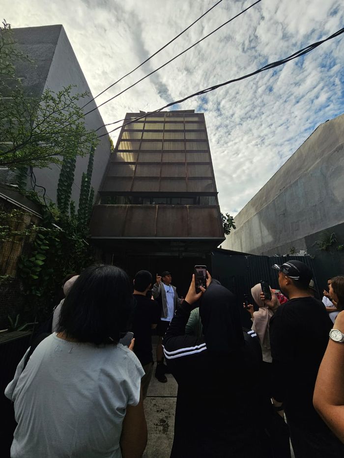 'Rumah 35 ribu milimeter' milik Abimantra yang menjadi wujud resiliensi warga Jakarta.