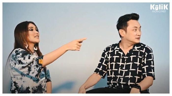Ayu Ting Ting dan Rio Motret