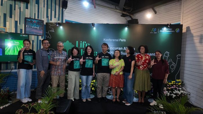 Yayasan Konservasi Alam Nusantara (YKAN) meluncurkan Life Music, sebuah album suara alam pertama yang dihadirkan bersama mitra dari alam untuk alam dan kembali ke alam. Life Music berisikan 10 suara alam yang direkam dari berbagai wilayah kerja YKAN, seperti Papua, Sulawesi dan Kalimantan. Ide Life Music ini diajukan oleh Moonfalks, yang terinspirasi alunan suara indah yang dihasilkan alam dan dinikmati siapa saja secara bebas. Musisi kenamaan jazz dalam negeri NonaRia turut memberikan dukungan hadirnya Life Music dan berharap album ini bisa dinikmati masyarakat dari semua kalangan.