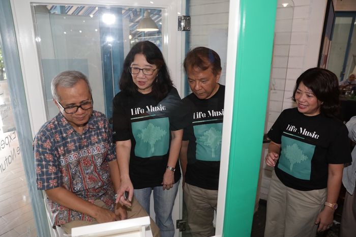 Life Music juga akan bisa didengarkan melalui Nature Booth, sebuah instalasi sederhana yang akan diletakkan di beberapa titik keramaian di Jakarta di sepanjang tahun 2025. Titik lokasi Nature Booth dapat diketahui melalui akun media sosial YKAN.