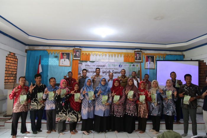Belantara Foundation menyelenggarakan pelatihan penggunaan pendamping buku ajar tentang gajah sumatera untuk guru sekolah dasar (SD) mata pelajaran Ilmu Pengetahuan Alam dan Sosial (IPAS). Kegiatan ini digelar di Aula Kantor Kecamatan Air Sugihan, Kabupaten Ogan Komering Ilir (OKI), Sumatera Selatan, pada Selasa, 22 April 2025.