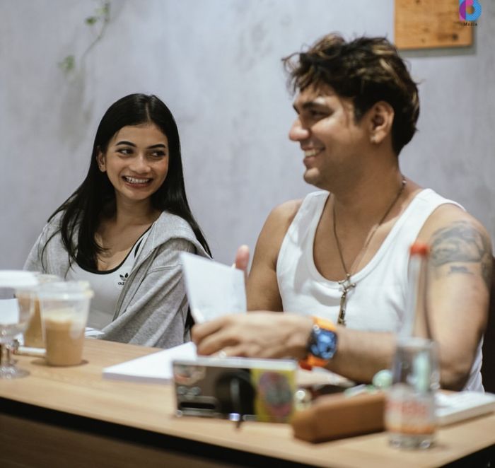 Ratu Sofya dan Cornelio Sunny.