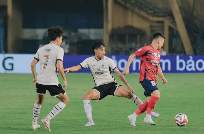 Suasana pertandingan antara Cong An Ha Noi FC (CAHN) vs PSM Makassar pada laga leg 2 semifinal ASEAN Club Championship (ACC) 2024-2025 di Stadion Hang Day, Vietnam, Rabu (30/4/2025).