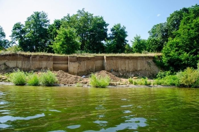 Situs penggalian Korman 9 yang terletak di pantai Sungai Dnister di Ukraina.